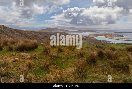 Atemberaubende Aussicht und Küsten Schönheit entlang des Ring of Kerry, Iveragh-Halbinsel auf dem Atlantischen Ozean, County Kerry, Irland. Stockfoto