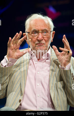 Shakespeare Gelehrter Stanley Wells sprechen auf der Bühne Hay Festival 2016 Stockfoto