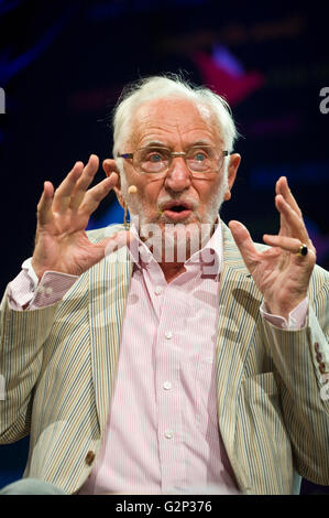 Shakespeare Gelehrter Stanley Wells sprechen auf der Bühne Hay Festival 2016 Stockfoto