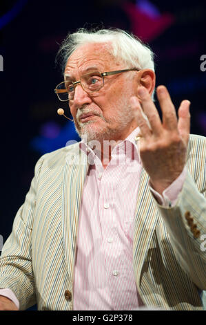 Shakespeare Gelehrter Stanley Wells sprechen auf der Bühne Hay Festival 2016 Stockfoto
