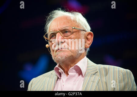 Shakespeare Gelehrter Stanley Wells sprechen auf der Bühne Hay Festival 2016 Stockfoto