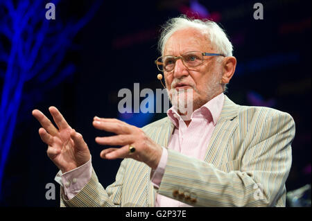 Shakespeare Gelehrter Stanley Wells sprechen auf der Bühne Hay Festival 2016 Stockfoto