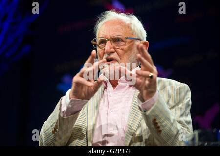 Shakespeare Gelehrter Stanley Wells sprechen auf der Bühne Hay Festival 2016 Stockfoto