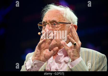 Shakespeare Gelehrter Stanley Wells sprechen auf der Bühne Hay Festival 2016 Stockfoto