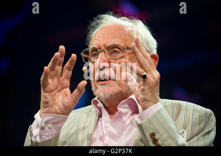 Shakespeare Gelehrter Stanley Wells sprechen auf der Bühne Hay Festival 2016 Stockfoto