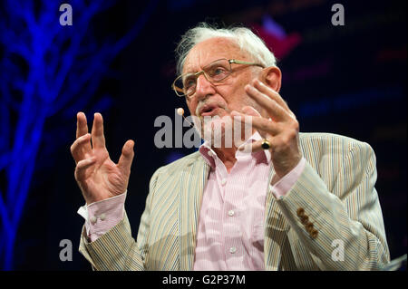 Shakespeare Gelehrter Stanley Wells sprechen auf der Bühne Hay Festival 2016 Stockfoto