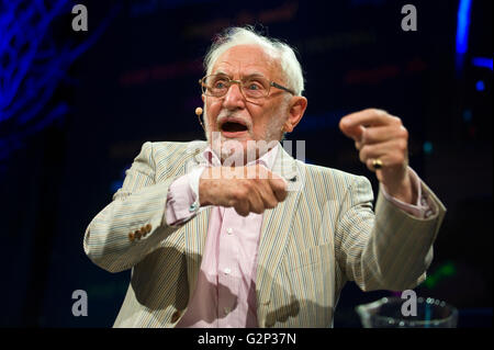 Shakespeare Gelehrter Stanley Wells sprechen auf der Bühne Hay Festival 2016 Stockfoto