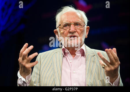 Shakespeare Gelehrter Stanley Wells sprechen auf der Bühne Hay Festival 2016 Stockfoto