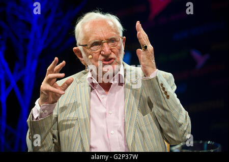 Shakespeare Gelehrter Stanley Wells sprechen auf der Bühne Hay Festival 2016 Stockfoto