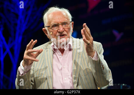 Shakespeare Gelehrter Stanley Wells sprechen auf der Bühne Hay Festival 2016 Stockfoto