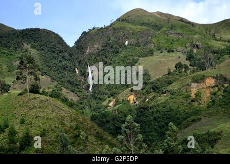 Wasserfall "Chorro Blanco" in Sapalache "Las Huaringas" - HUANCABAMBA... Abteilung von Piura. Peru Stockfoto