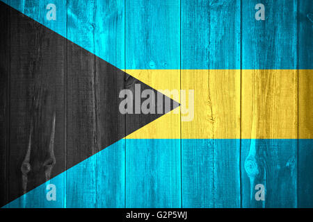 Flagge der Bahamas oder Bahama Banner auf hölzernen Hintergrund Stockfoto