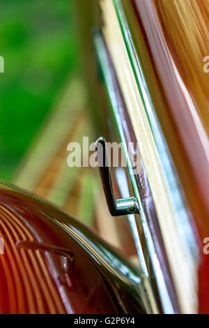 Tschechoslowakische Oldtimer Aero 50 Cabrio Sodomka, 1938, loop Schließen der Motorhaube Stockfoto