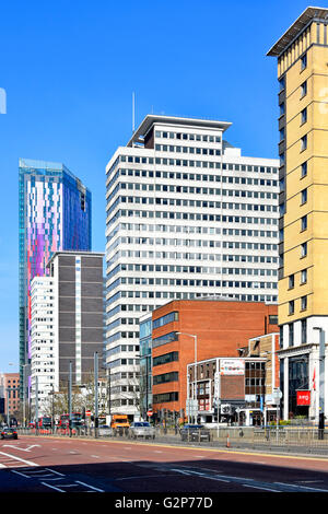 Wellesley Road Schnellstraße in Croydon mit hohen Gebäuden einschließlich Home Office Lunar House & neue farbenfrohe Wohnung Hochhaus über Stockfoto