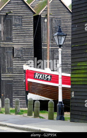 Hastings, Fischer net Geschäfte & Fischerboot Stockfoto