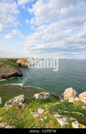 Blick auf Stckpole auf der Pembrokeshire Coast Path in Wales Stockfoto