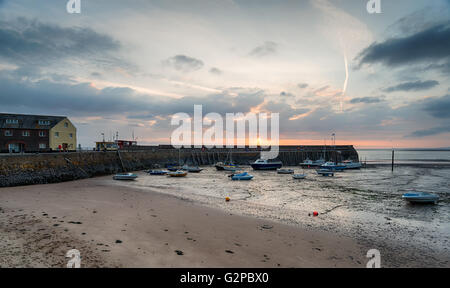 Sonnenaufgang über den alten Hafen in Minehead, Somerset Küste Stockfoto