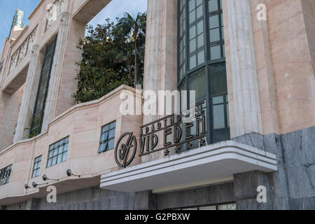 Fassade des VIP Executive Eden Aparthotel, einem ehemaligen Art-Deco-Kino, Lissabon, Portugal Stockfoto