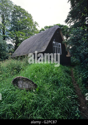 Historische reetgedeckte Holz Kirche St. Maria und St. Nikolaus. Sandy Lane Village. Wiltshire. England. Großbritannien Stockfoto