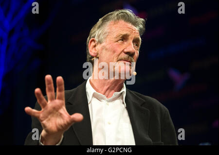 Michael Palin sprechen auf der Bühne Hay Festival 2016 Stockfoto