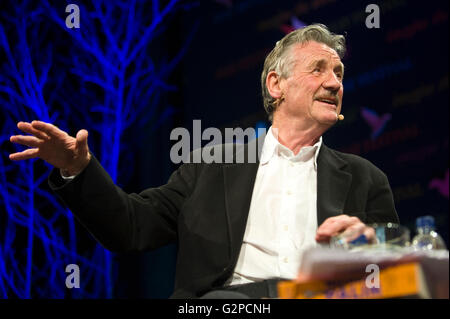 Michael Palin sprechen auf der Bühne Hay Festival 2016 Stockfoto