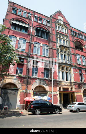 Verfallenen alten Kolonialgebäude, Yangon, Yangon State in Myanmar Stockfoto