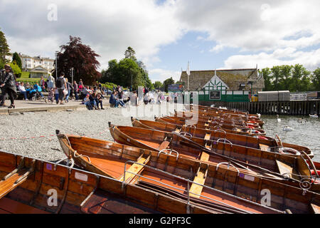 Lake Windermere, Großbritannien. 1. Juni 2016 UK Wetter: heißer Sonnentag am Lake Windermere, Bowness Bay Busey mit Semesterhälfte Touristen Credit: Gordon Shoosmith/Alamy Live News Stockfoto