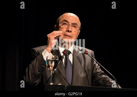 RIO DE JANEIRO, Brasilien - 06.01.2016: CARGO Übertragung Zeremonie IN BNDES - Henrique Meirelles, Minister für Finanzen, zuständig für broadcast Zeremonie in der BNDES (National Bank für wirtschaftliche und Sozialentwicklung) bei dem Teatro Arino Ramos Ferreira in der Innenstadt. (Foto: Celso Pupo / FotoArena) Stockfoto