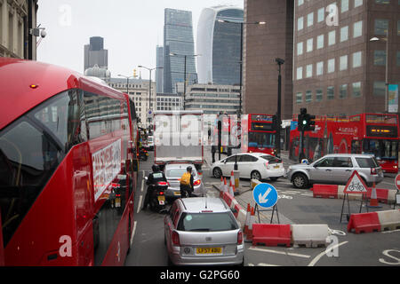London Brücke A3, UK 1. Juni 2016 - Nachmittag Stau auf der London Bridge, A3 aufgrund von Straßenarbeiten. Bildnachweis: Dinendra Haria/Alamy Live-Nachrichten Stockfoto