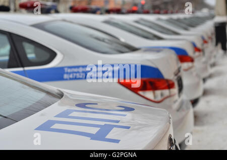 Tambow, Tambow, Russland. 31. Mai 2016. Polizeiautos von der Straße Patrouillendienst (DPS). DPS ist eine bauliche Einheit der staatlichen Inspektion der Sicherheit des Verkehrs des Ministeriums für innere Angelegenheiten der russischen Innenministerium der russischen Federation.The. Das Kürzel DPS auf den Kofferraum eines Autos © Aleksei Sukhorukov/ZUMA Draht/Alamy Live News Stockfoto