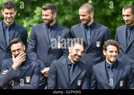 Florenz, Italien. 1. Juni 2016. Italienische Fußball-Nationalmannschaft für das offizielle Mannschaftsfoto im Coverciano Trainingscenter in der Nähe von Florenz, Italien, 1. Juni 2016 darstellen. © Alberto Lingria/Xinhua/Alamy Live-Nachrichten Stockfoto