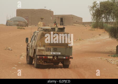 Gao, Mali. 7. Mai 2016. Gepanzerter Lkw deutsche UN-Soldaten auf Patrouille in Gao, Mali, 7. Mai 2016. Foto: KRISTIN PALITZA/Dpa/Alamy Live News Stockfoto