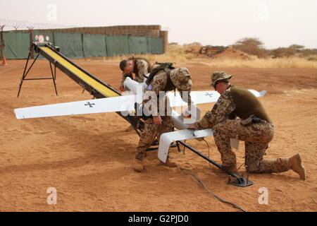 Gao, Mali. 7. Mai 2016. "Luna" drone im "Camp Castor", wo Deutsche UN-Soldaten stationiert sind, in der Nähe von Gao, Mali, 7. Mai 2016. Foto: KRISTIN PALITZA/Dpa/Alamy Live News Stockfoto