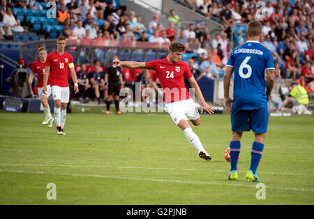 Oslo, Norwegen, 1.Juni. 2016. Norwegen schlug Island 3: 2 in ein Fußball-freundliches Haus im Ullevaal-Stadion. Hier ist Norwegens Markus Henriksen (10) gesehen in Aktion während des Spiels. Bildnachweis: Jan-Erik Eriksen/Alamy Live-Nachrichten Stockfoto