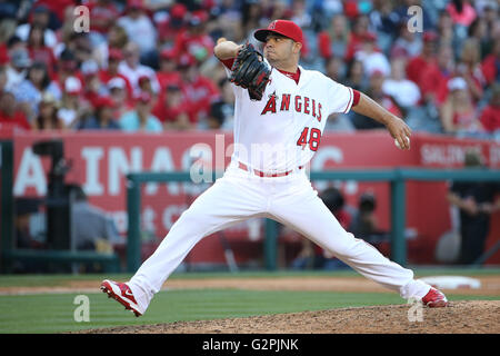 1. Juni 2016: Los Angeles Angels Entlastung Krug Jose Alvarez #48 Stellplätze in Relief für die Engel im Spiel zwischen den Detroit Tigers und den Los Angeles Angels of Anaheim, Angel Stadium in Anaheim, CA, Fotograf: Peter Joneleit Stockfoto