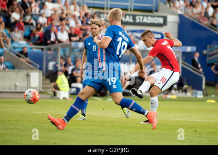 Oslo, Norwegen, 1.Juni. 2016. Norwegen schlug Island 3: 2 in ein Fußball-freundliches Haus im Ullevaal-Stadion. Hier ist Norwegens Markus Henriksen (10) gesehen in Aktion während des Spiels. Bildnachweis: Jan-Erik Eriksen/Alamy Live-Nachrichten Stockfoto