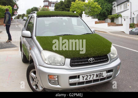 London, UK. 2. Juni 2016. Ein Auto in Rasen bedeckt, wie Vorbereitungen im Gange sind für das Jahr 2016 Wimbledon Tennis Grand-Slam-Turnier beginnt am 27. Juni in der AELTC Credit: Amer Ghazzal/Alamy Live-Nachrichten Stockfoto