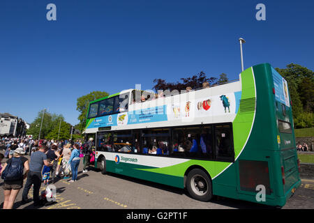 Lake Windermere 2. June2016 UK Wetter. Bowness auf Windermere voll von Touristen für Semesterhälfte, Credit: Gordon Shoosmith/Alamy Live News Stockfoto