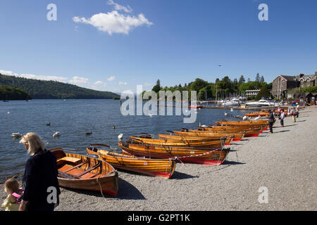 Lake Windermere 2. June2016 UK Wetter. Bowness auf Windermere voll von Touristen für Semesterhälfte, Bowness Bay Strand Credit: Gordon Shoosmith/Alamy Live News Stockfoto