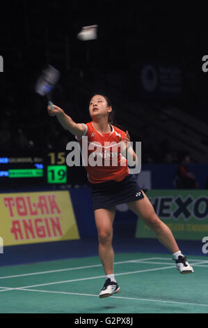 Jakarta, DKI Jakarta, Indonesien. 2. Juni 2016. JAKARTA, Indonesien - Juni 02: Nozomi Okuhara Japans trifft eine Rückkehr gegen Kirsty Gilmour von Schottland während der Frauen-Single in die Indonesia Open 2016 in Jakarta, Indonesien am 2. Juni 2016. Nozomi Okuhara Japan gewinnen 21-15 und 21-8. © Sijori Bilder/ZUMA Draht/Alamy Live-Nachrichten Stockfoto