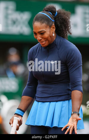 Paris, Frankreich. 2. Juni 2016. Serena Williams (USA) Tennis: Serena Williams aus den USA reagiert während der Frauen Einzel Viertelfinal-Match des French Open Tennis-Turnier gegen Yulia Putintseva von Kasachstan in Roland Garros in Paris, Frankreich. Bildnachweis: AFLO/Alamy Live-Nachrichten Stockfoto