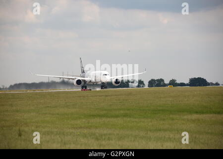 Berlin, Deutschland. 2. Juni 2016. Berlin Air Show präsentiert neue Airbus-A350X. Bildnachweis: Jakob Ratz/Pacific Press/Alamy Live-Nachrichten Stockfoto