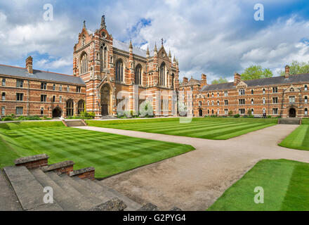 OXFORD STADT DIE GEBÄUDE DES KEBLE COLLEGE UND HERRLICHEN RASEN Stockfoto