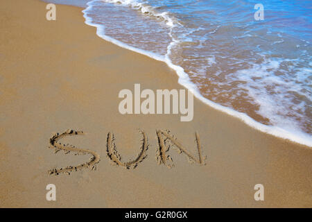 Sonne-Zauber, die schriftliche Arbeit im Sand des Strandes in Urlaub Stockfoto