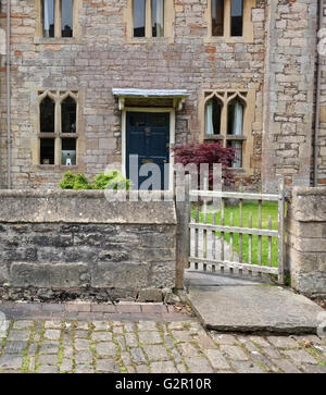 Der bekannte und berühmte Pfarrer der Nähe in Wells, Somerset, England, Apple-Computer im Fenster Mai 2016 Stockfoto