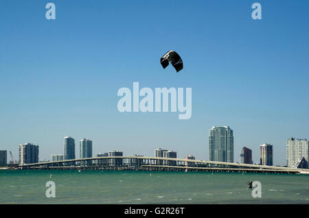 Kitesurfen in Miami, Florida Stockfoto