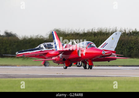 Ehemalige Royal Air Force (RAF) rote Pfeile Folland Gnat Vintage jet G-TIMM aus der Mücke Display Team bei der RAF Waddington Airshow Stockfoto