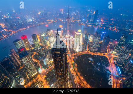 Erhöhten Blick auf Lujiazui Distrikt in Shanghai. Lujiazui wurde speziell als einer neuen finanziellen Bezirk von Shanghai entwickelt Stockfoto