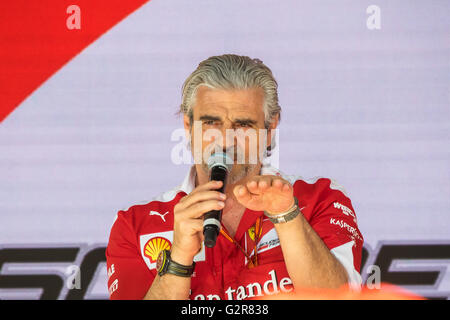 Monaco, Frankreich, 27. Mai 2016: Maurizio Arrivabene, Teamchef des Ferrari Formel1 Teams, während Talkshow interviewt Stockfoto