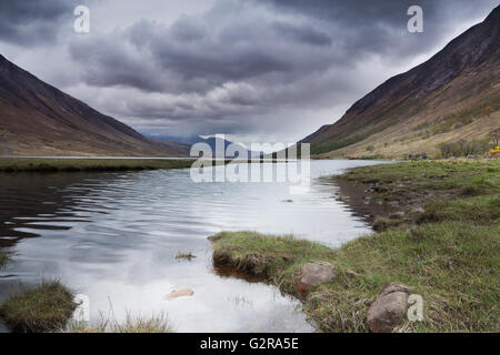 Blick nach Westen in Richtung Küste, von der Leiter des Loch Etive, in der Nähe von Glen Coe, die geringere Neigung der Ben Starav auf der linken Seite Stockfoto